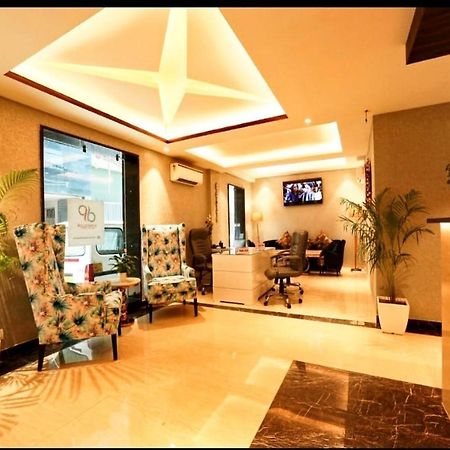 Hotel The Vegas Delhi Airport- A Boutique Hotel Yeni Delhi Dış mekan fotoğraf