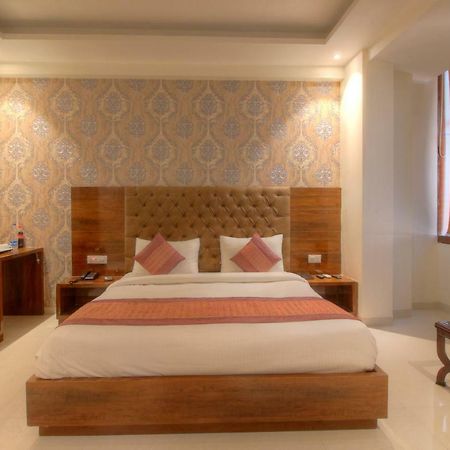 Hotel The Vegas Delhi Airport- A Boutique Hotel Yeni Delhi Dış mekan fotoğraf