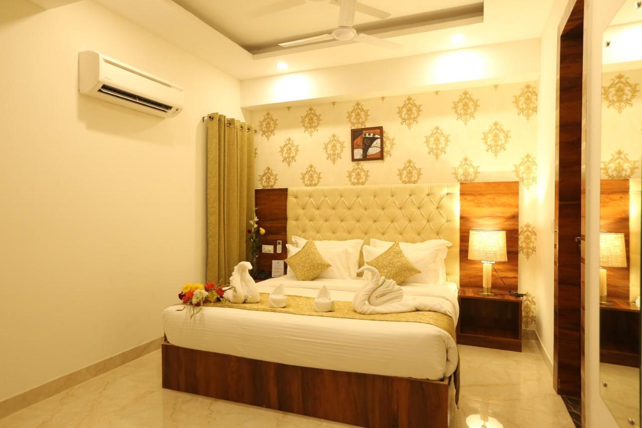Hotel The Vegas Delhi Airport- A Boutique Hotel Yeni Delhi Dış mekan fotoğraf
