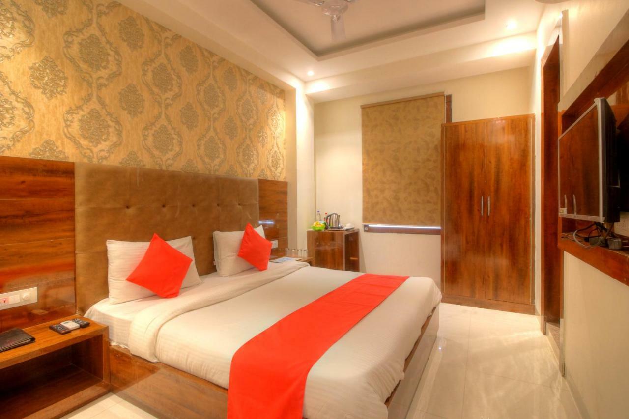 Hotel The Vegas Delhi Airport- A Boutique Hotel Yeni Delhi Dış mekan fotoğraf
