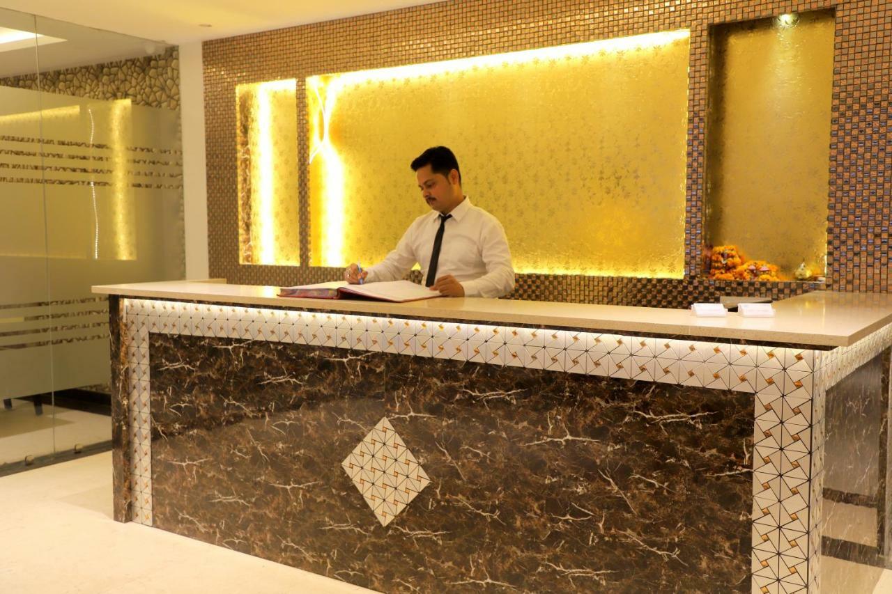 Hotel The Vegas Delhi Airport- A Boutique Hotel Yeni Delhi Dış mekan fotoğraf