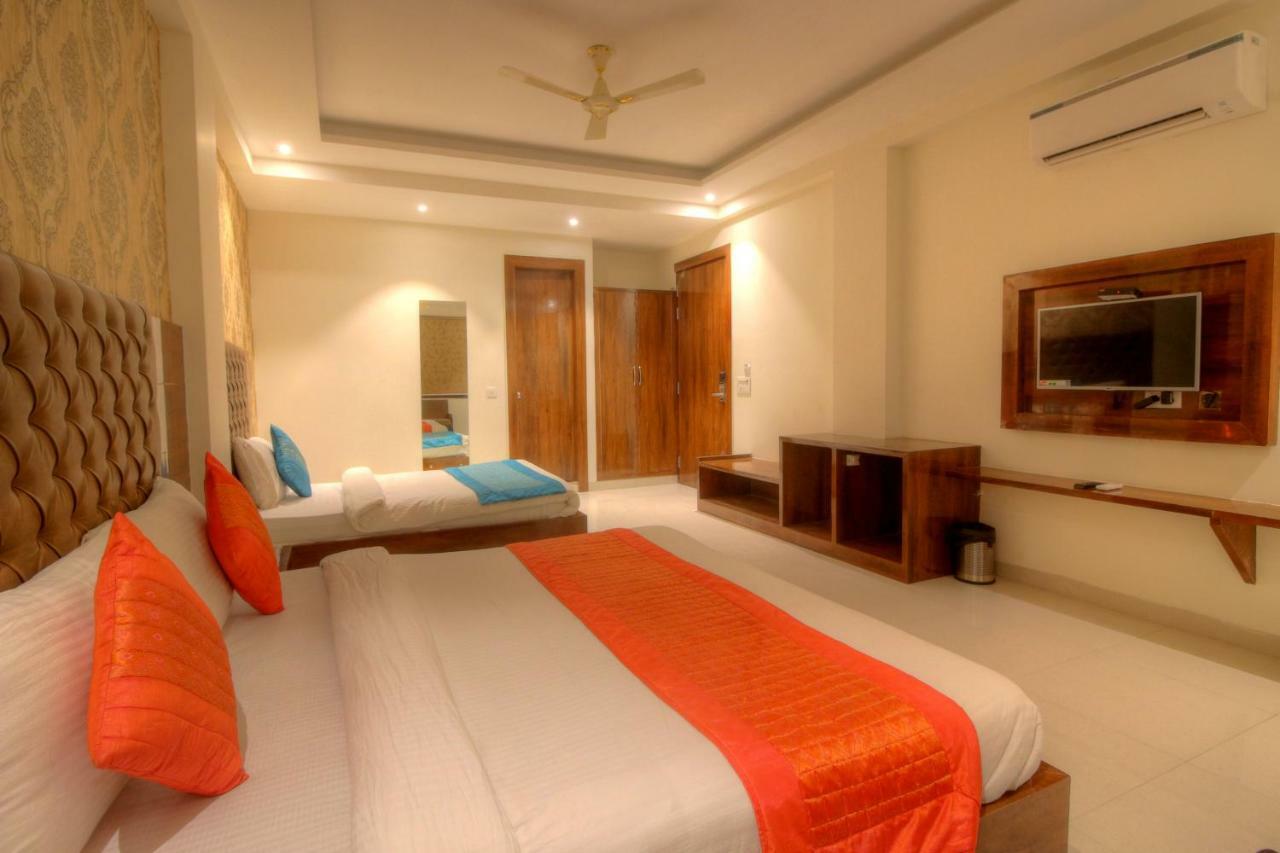 Hotel The Vegas Delhi Airport- A Boutique Hotel Yeni Delhi Dış mekan fotoğraf