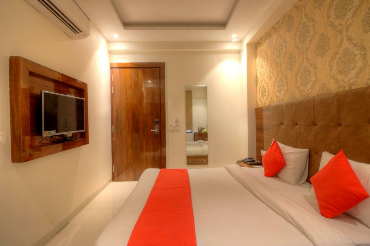 Hotel The Vegas Delhi Airport- A Boutique Hotel Yeni Delhi Dış mekan fotoğraf