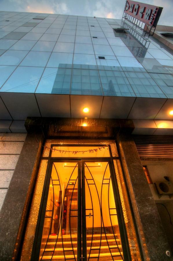 Hotel The Vegas Delhi Airport- A Boutique Hotel Yeni Delhi Dış mekan fotoğraf