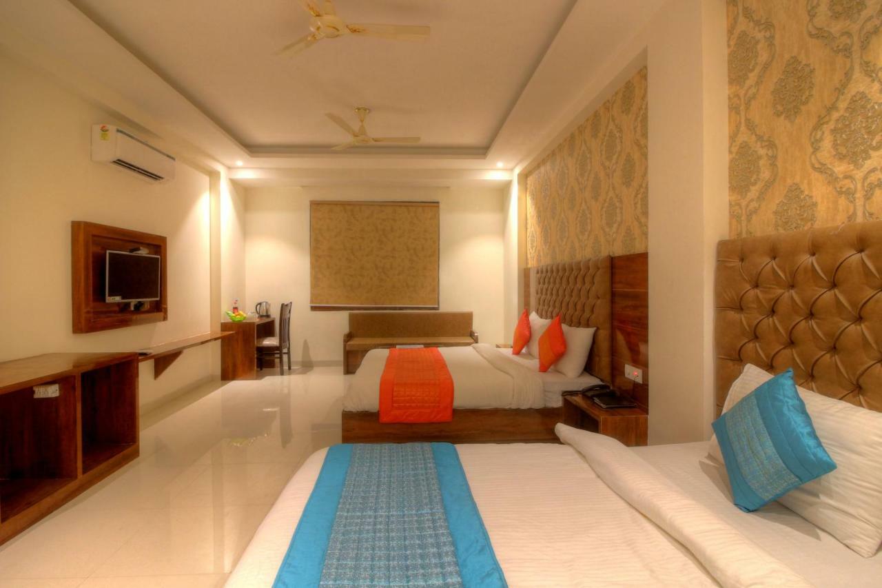 Hotel The Vegas Delhi Airport- A Boutique Hotel Yeni Delhi Dış mekan fotoğraf