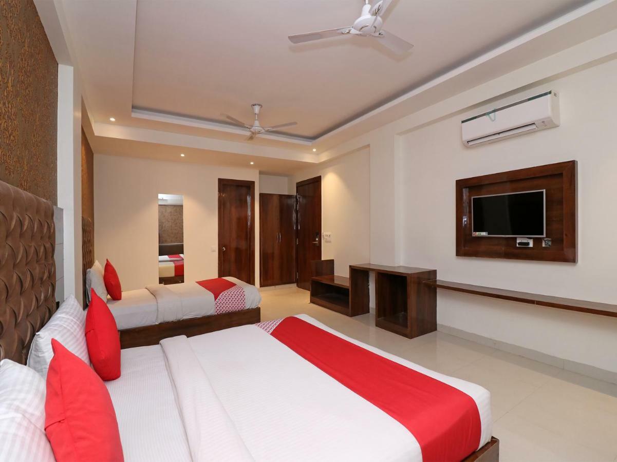 Hotel The Vegas Delhi Airport- A Boutique Hotel Yeni Delhi Dış mekan fotoğraf
