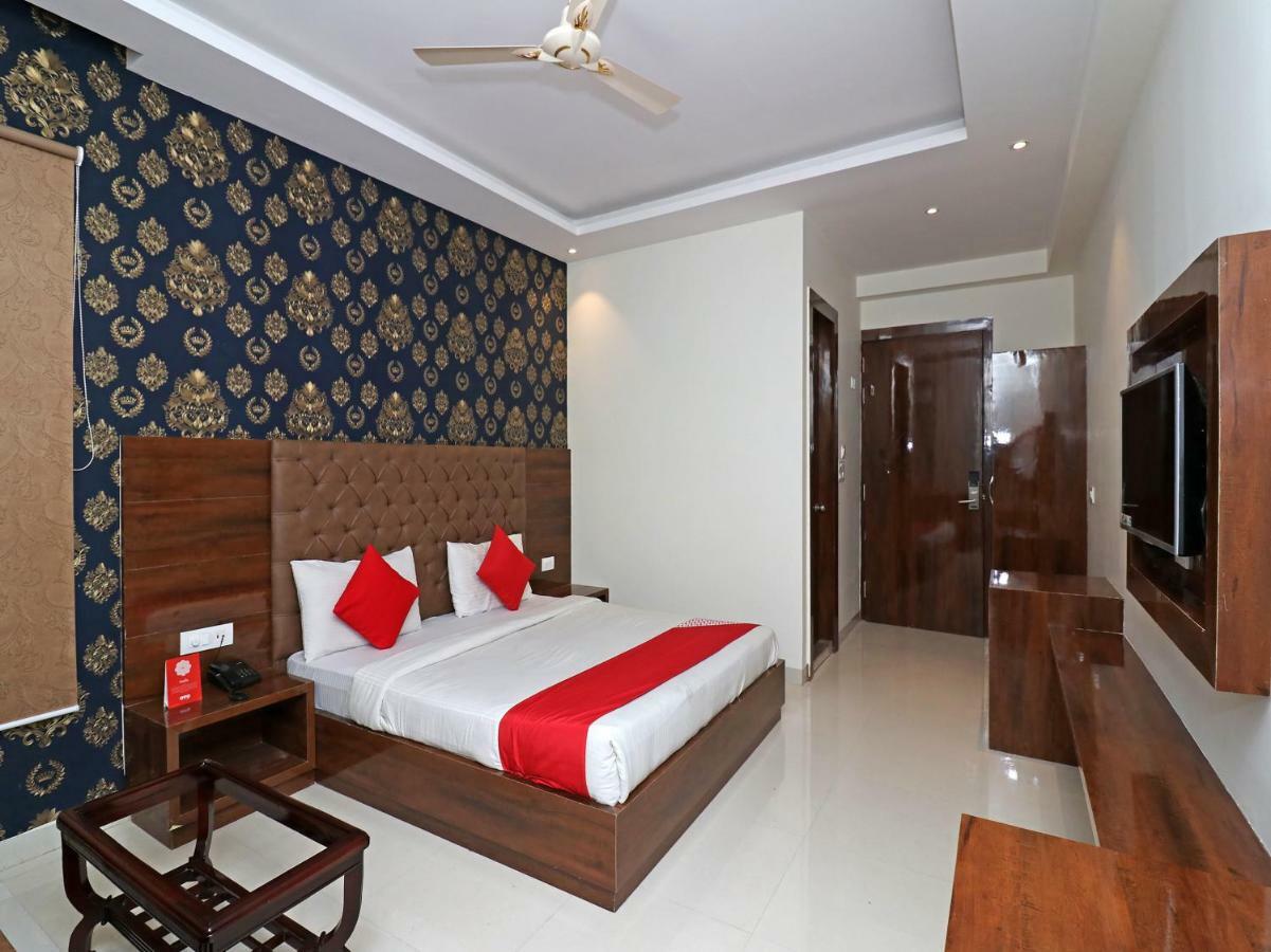 Hotel The Vegas Delhi Airport- A Boutique Hotel Yeni Delhi Dış mekan fotoğraf