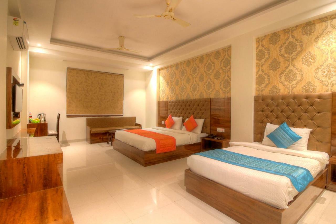 Hotel The Vegas Delhi Airport- A Boutique Hotel Yeni Delhi Dış mekan fotoğraf