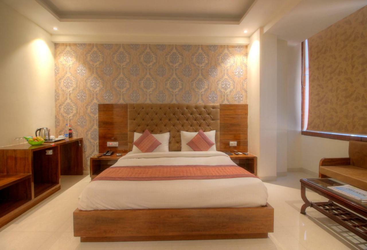 Hotel The Vegas Delhi Airport- A Boutique Hotel Yeni Delhi Dış mekan fotoğraf