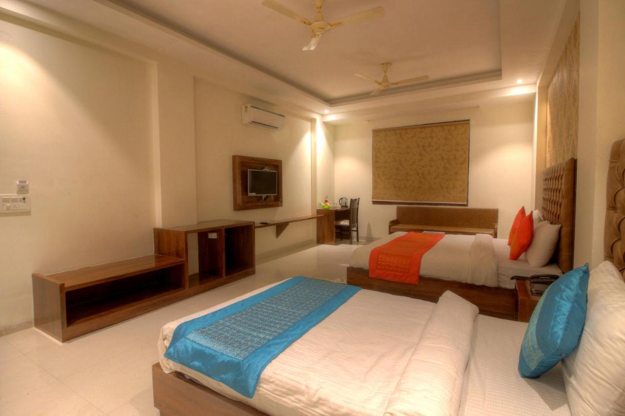 Hotel The Vegas Delhi Airport- A Boutique Hotel Yeni Delhi Dış mekan fotoğraf