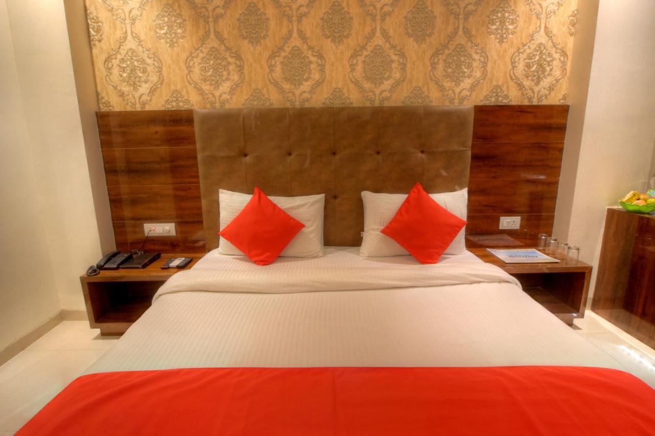 Hotel The Vegas Delhi Airport- A Boutique Hotel Yeni Delhi Dış mekan fotoğraf