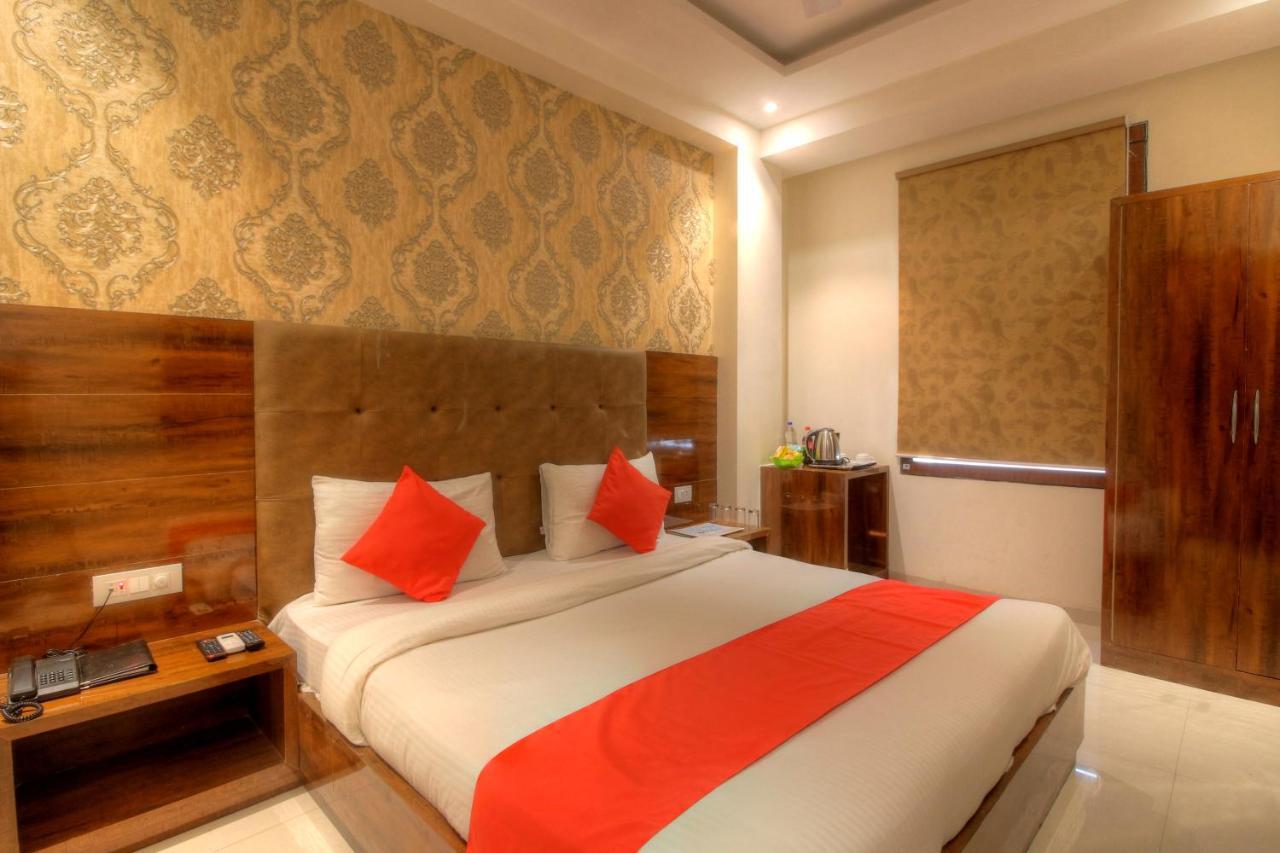 Hotel The Vegas Delhi Airport- A Boutique Hotel Yeni Delhi Dış mekan fotoğraf